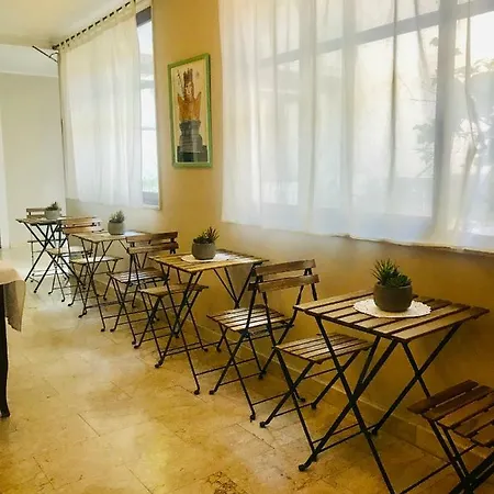Aituzza Oda ve Kahvaltı 2*